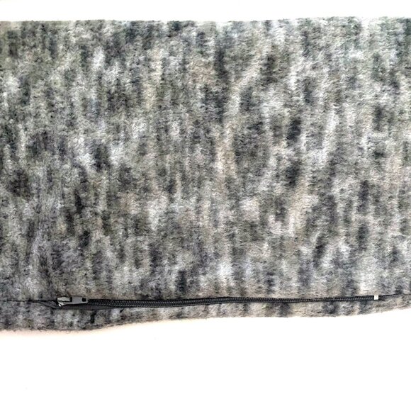 SUPER SOFT AND CUTE HANDMADE FLEECE INFINITY SCARF WITH HIDDEN POCKET - Picture 3 of 5